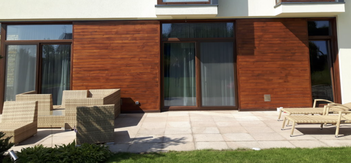 Dlaczego warto zainstalować moskitiery