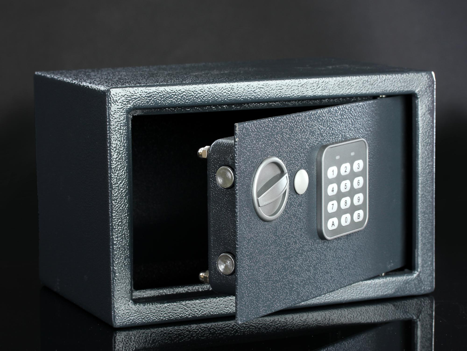 Czy sejf na klucz jest bezpieczny?