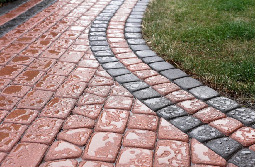 Impregnacja betonu – kiedy, czym, jak i po co zabezpieczyć kostkę betonową