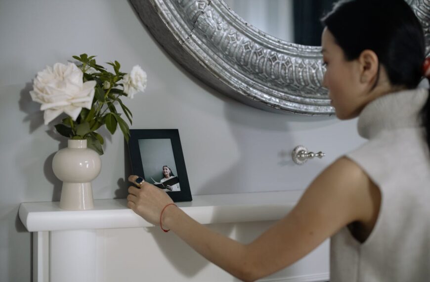 Ramka na zdjęcia – na stoliku czy na ścianie? Poradnik