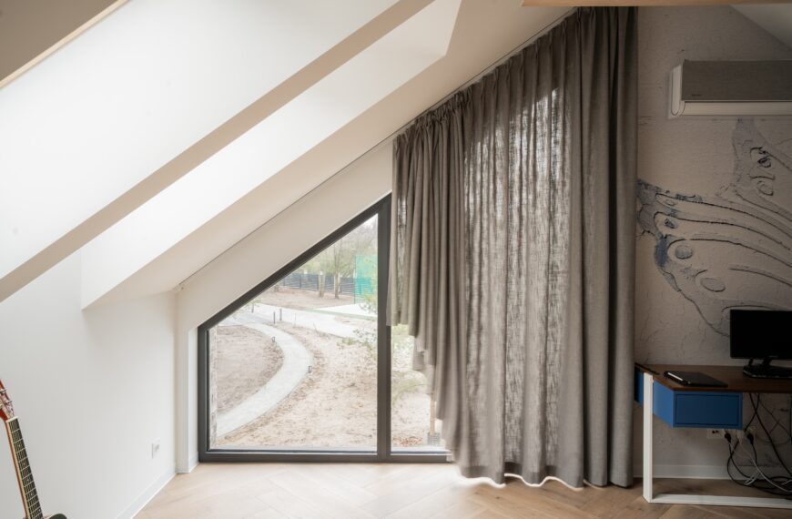 Karnisze na skosy – jak je zamontować i dopasować do wnętrza?