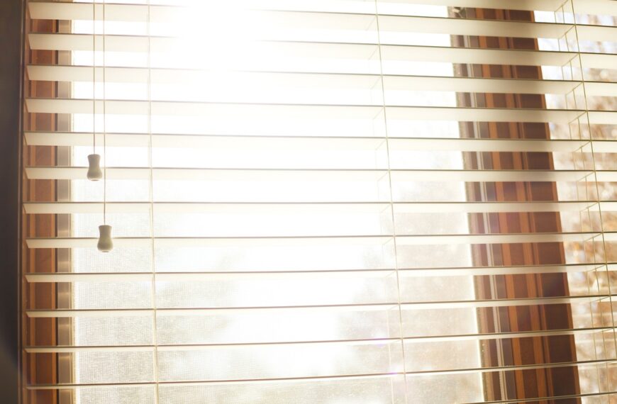 Jak dobrać idealne żaluzje do okna?