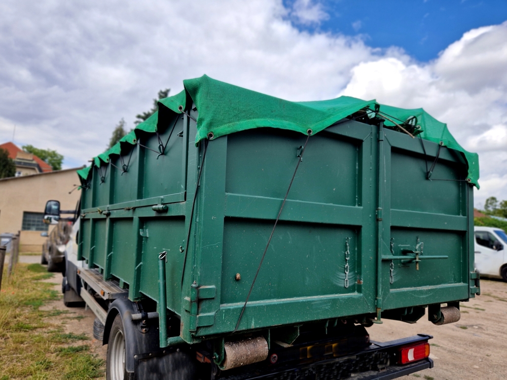 Siatka na kontener - kiedy jest konieczna?