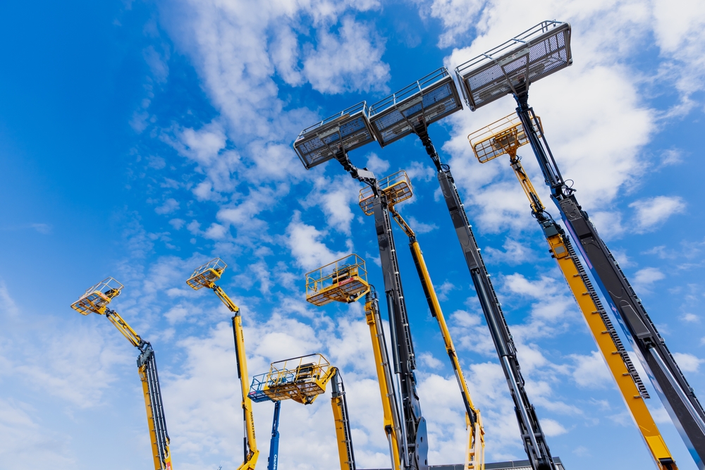 Wypożyczenie podnośnika czy kupno własnego? Liczymy koszty