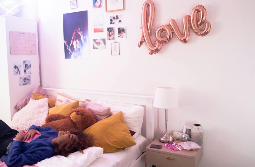 Jak wybrać idealne łóżko młodzieżowe? Poradnik dla rodziców i nie tylko