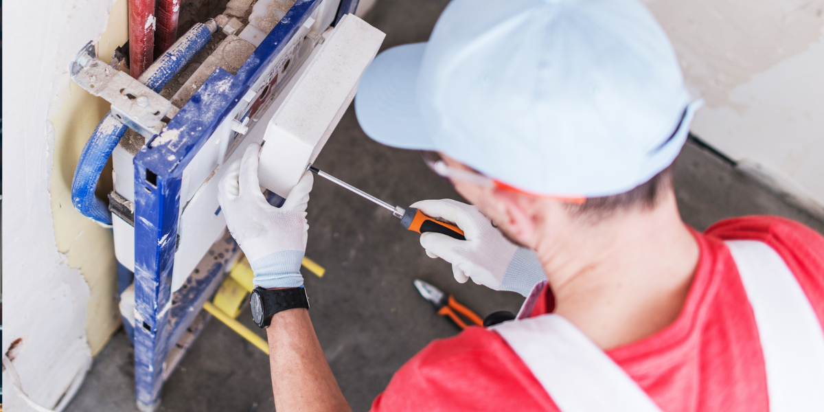 Jak wygląda budowa toalety publicznej krok po kroku?