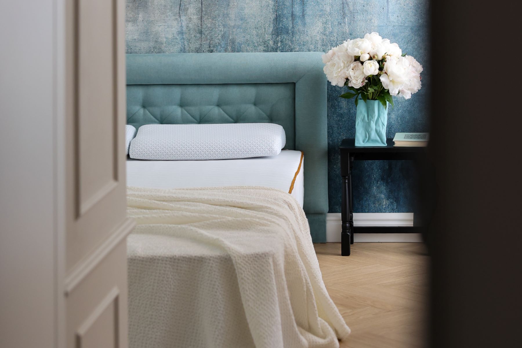 Twój kręgosłup wysyła Ci sygnały SOS każdej nocy! Oto 5 znaków, że śpisz na złym materacu