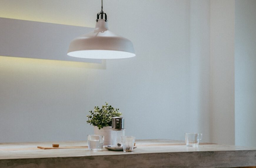 Barwy światła oraz kolor lampy – jak wybrać, żeby było ładnie i zdrowo?