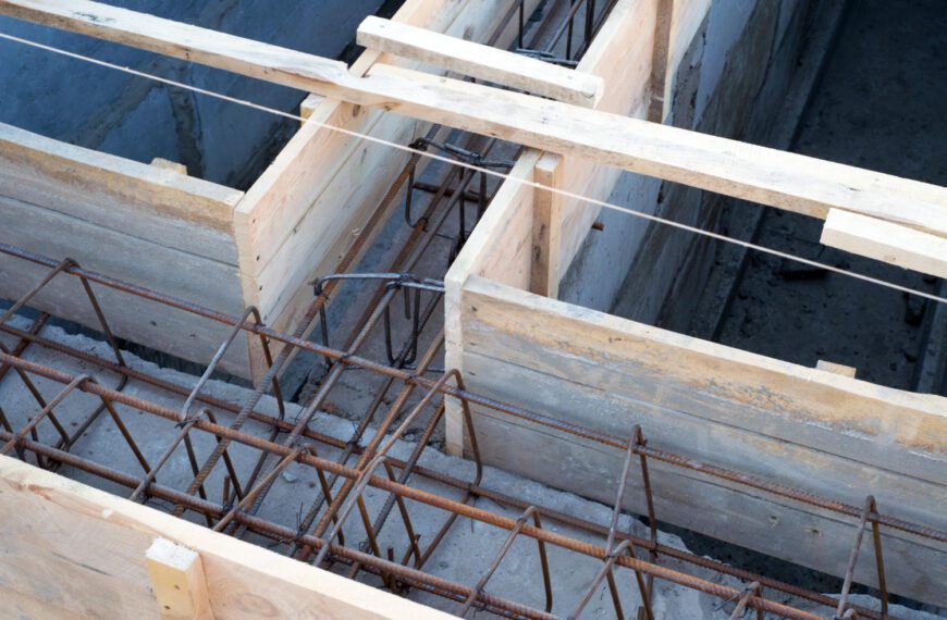 Anatomia bezpiecznego szalunku: Rola atestowanych ściągów i nakrętek w konstrukcjach wielkogabarytowych