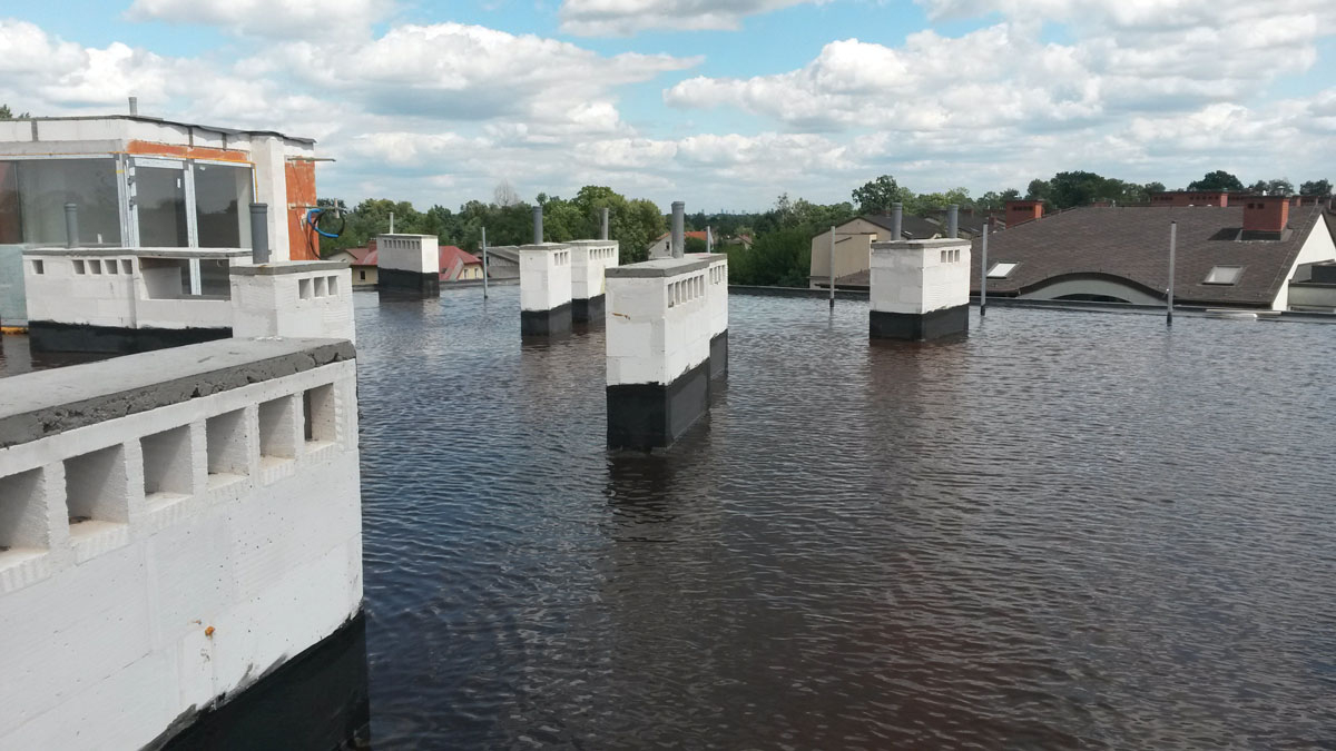 Długoterminowe korzyści z renowacji dachu przemysłowego