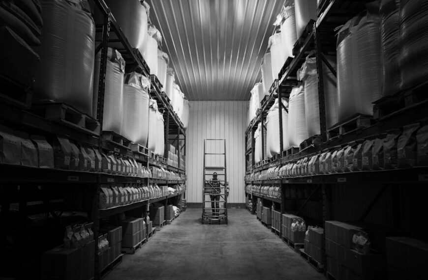 Kiedy wybrać blachę trapezową T35 z filcem antykondensacyjnym?