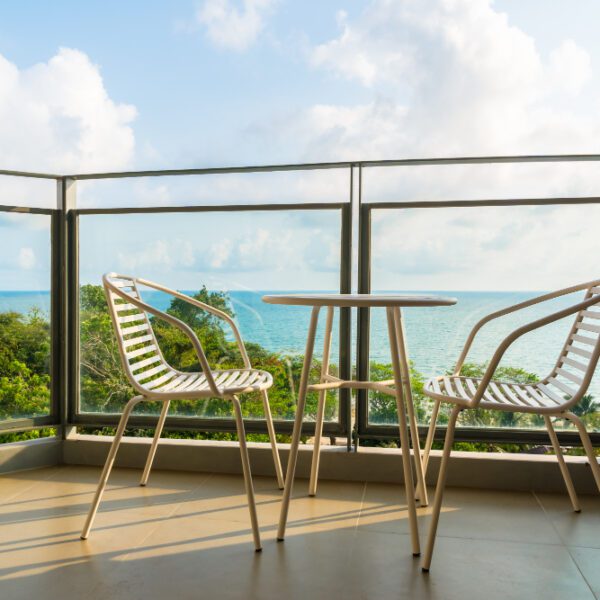 Jak zamontować szklaną balustradę na tarasie?