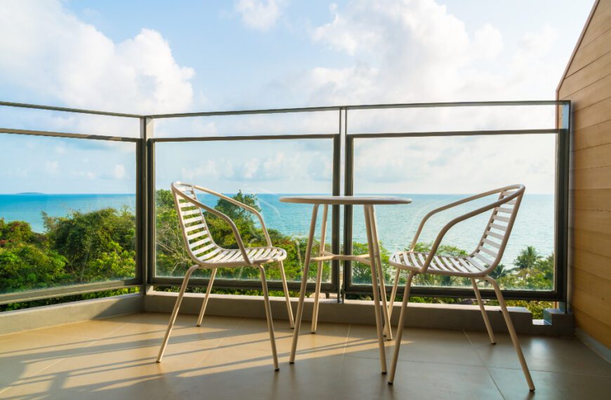 Jak zamontować szklaną balustradę na tarasie?