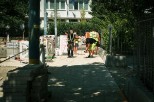Błoto, koleiny i przestoje – jak drogi tymczasowe&hellip;